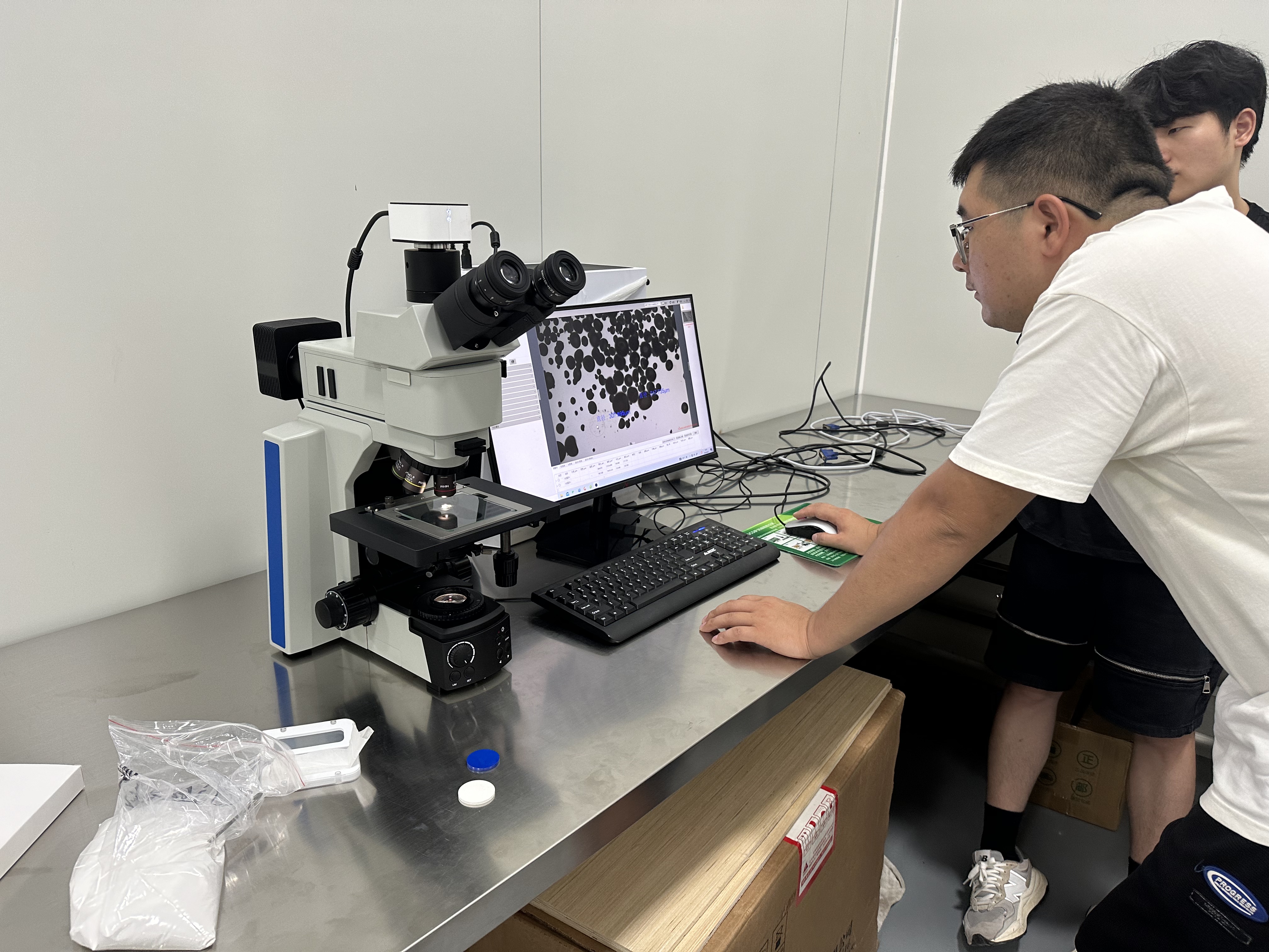 我司为浙江临平陶瓷粉末客户提供金相显微镜HL-CX40M上门安装